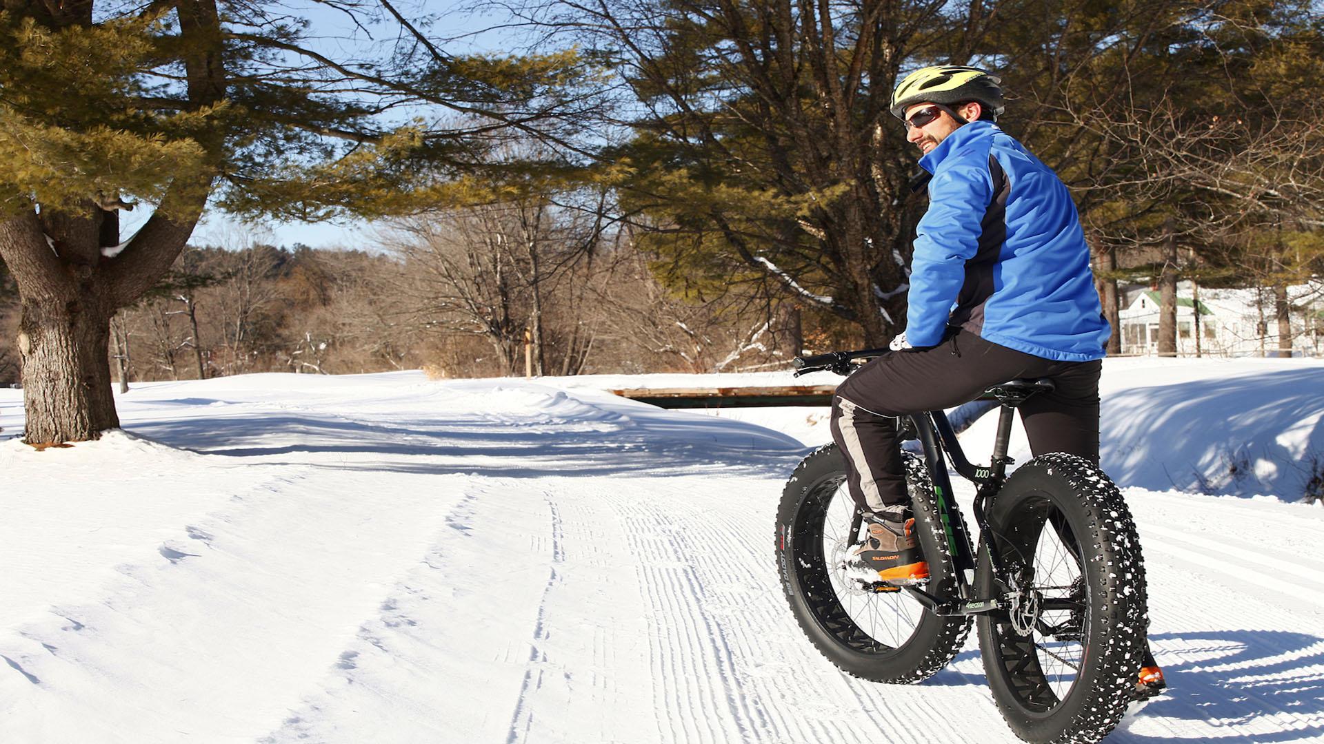 Bicycle with 2024 huge tires